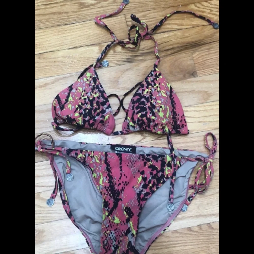 DKNY bikini in snakeskin print with vibrant colors - Picture 1 of 10